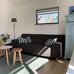 3 Bedrooms, 5 Beds, Beautiful Garden