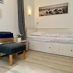 3 Bedrooms, 5 Beds, Beautiful Garden Sint Maartensvlotbrug