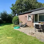 3 Bedrooms, 5 Beds, Beautiful Garden *