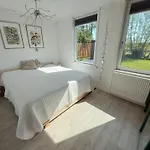 3 Bedrooms, 5 Beds, Beautiful Garden Ferienhaus *