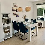 3 Bedrooms, 5 Beds, Beautiful Garden Sint Maartensvlotbrug