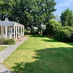 Ferienhaus 3 Bedrooms, 5 Beds, Beautiful Garden Sint Maartensvlotbrug