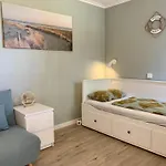 3 Bedrooms, 5 Beds, Beautiful Garden Ferienhaus *
