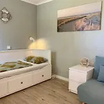 3 Bedrooms, 5 Beds, Beautiful Garden Sint Maartensvlotbrug