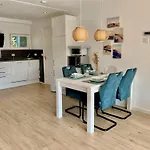 3 Bedrooms, 5 Beds, Beautiful Garden *