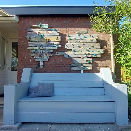 3 Bedrooms, 5 Beds, Beautiful Garden Сasa de vacaciones Sint Maartensvlotbrug