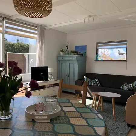 3 Bedrooms, 5 Beds, Beautiful Garden
