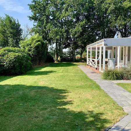 3 Bedrooms, 5 Beds, Beautiful Garden Holiday home Sint Maartensvlotbrug