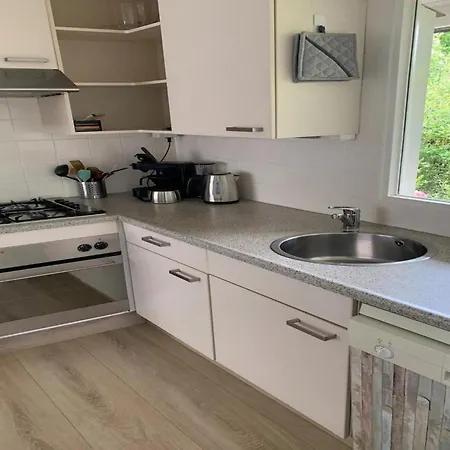 3 Bedrooms, 5 Beds, Beautiful Garden