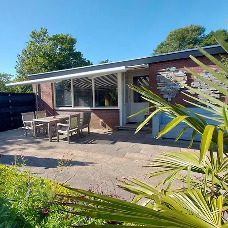 3 Bedrooms, 5 Beds, Beautiful Garden * Sint Maartensvlotbrug