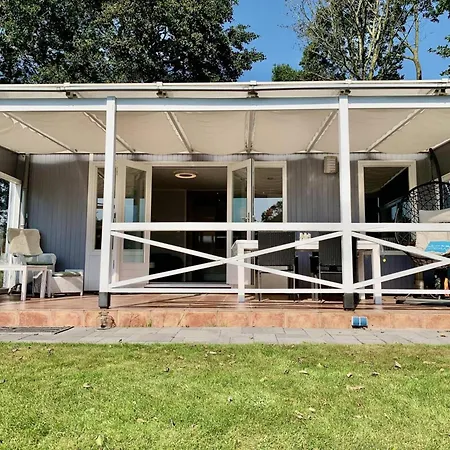 Holiday home 3 Bedrooms, 5 Beds, Beautiful Garden *