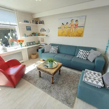 3 Bedrooms, 5 Beds, Beautiful Garden * Sint Maartensvlotbrug