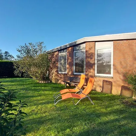 3 Bedrooms, 5 Beds, Beautiful Garden Holiday home Sint Maartensvlotbrug