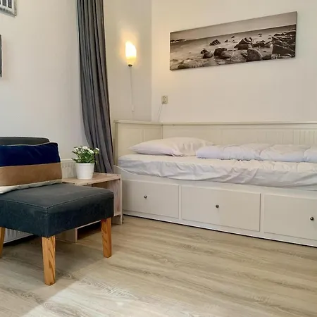 3 Bedrooms, 5 Beds, Beautiful Garden Sint Maartensvlotbrug