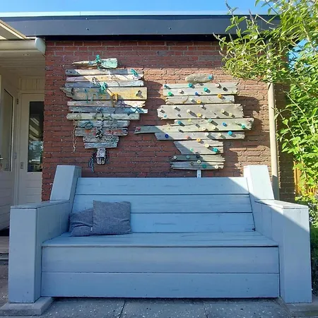 3 Bedrooms, 5 Beds, Beautiful Garden Дом отдыха