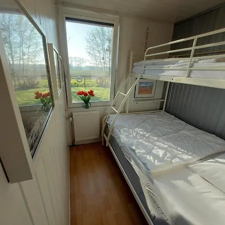 3 Bedrooms, 5 Beds, Beautiful Garden * Sint Maartensvlotbrug