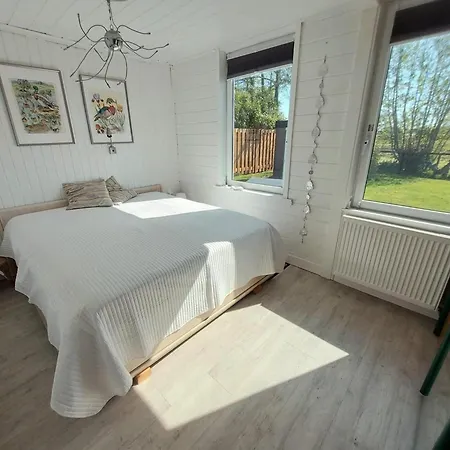 3 Bedrooms, 5 Beds, Beautiful Garden Дом отдыха *