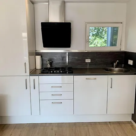 3 Bedrooms, 5 Beds, Beautiful Garden Дом отдыха