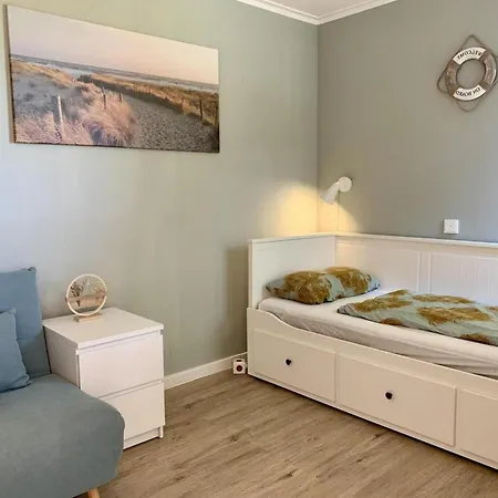 3 Bedrooms, 5 Beds, Beautiful Garden Holiday home *