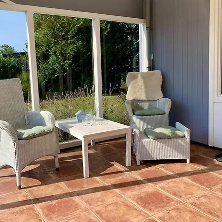 3 Bedrooms, 5 Beds, Beautiful Garden Holiday home