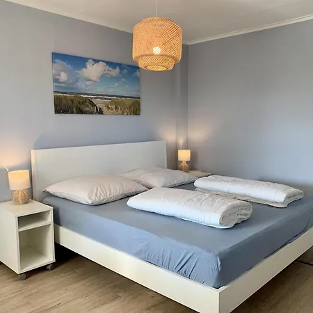 3 Bedrooms, 5 Beds, Beautiful Garden *