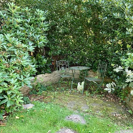 3 Bedrooms, 5 Beds, Beautiful Garden