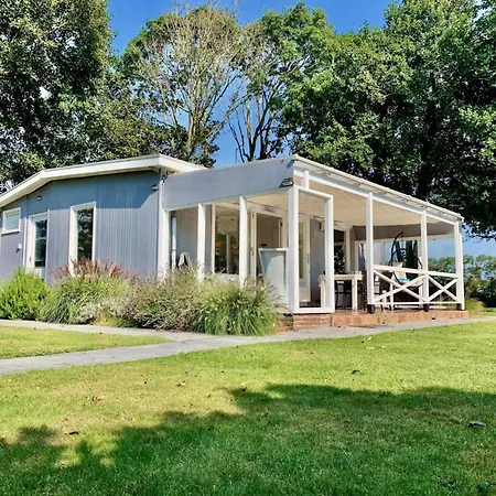 3 Bedrooms, 5 Beds, Beautiful Garden