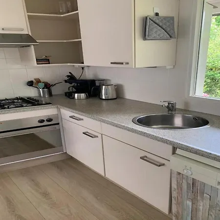 3 Bedrooms, 5 Beds, Beautiful Garden Sint Maartensvlotbrug