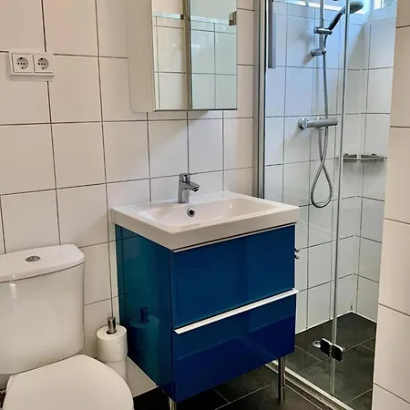 Сasa de vacaciones 3 Bedrooms, 5 Beds, Beautiful Garden Sint Maartensvlotbrug