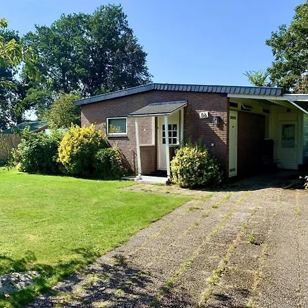 3 Bedrooms, 5 Beds, Beautiful Garden Дом отдыха Sint Maartensvlotbrug