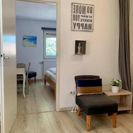 3 Bedrooms, 5 Beds, Beautiful Garden Sint Maartensvlotbrug