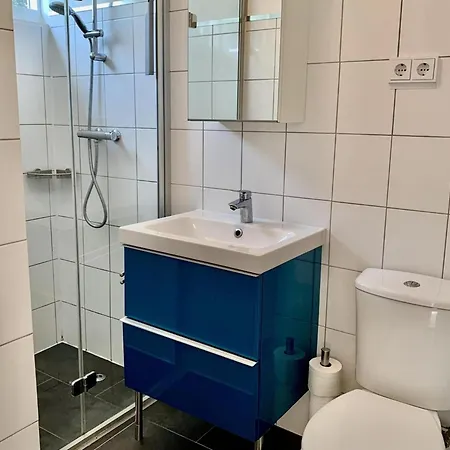 3 Bedrooms, 5 Beds, Beautiful Garden * Sint Maartensvlotbrug