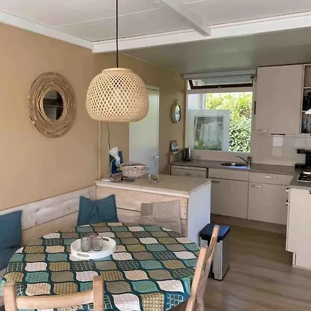 3 Bedrooms, 5 Beds, Beautiful Garden *