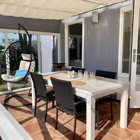 Сasa de vacaciones 3 Bedrooms, 5 Beds, Beautiful Garden Sint Maartensvlotbrug