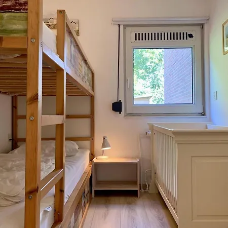 3 Bedrooms, 5 Beds, Beautiful Garden