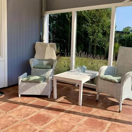 3 Bedrooms, 5 Beds, Beautiful Garden *