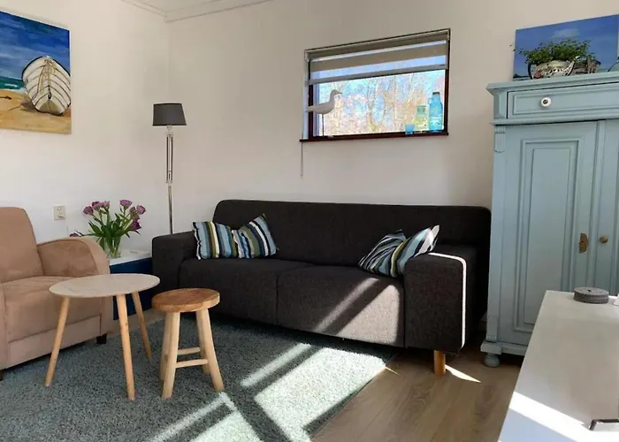 3 Bedrooms, 5 Beds, Beautiful Garden