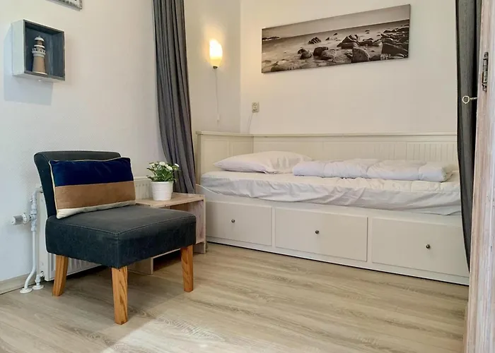 3 Bedrooms, 5 Beds, Beautiful Garden Sint Maartensvlotbrug