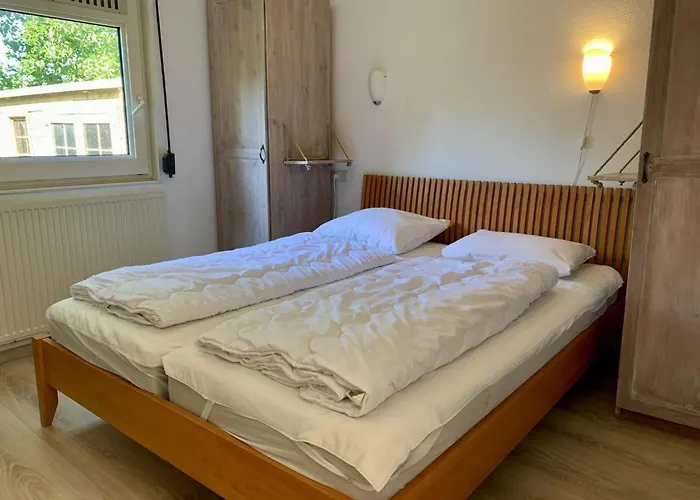 3 Bedrooms, 5 Beds, Beautiful Garden Дом отдыха *