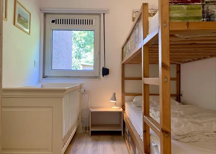 3 Bedrooms, 5 Beds, Beautiful Garden Дом отдыха *