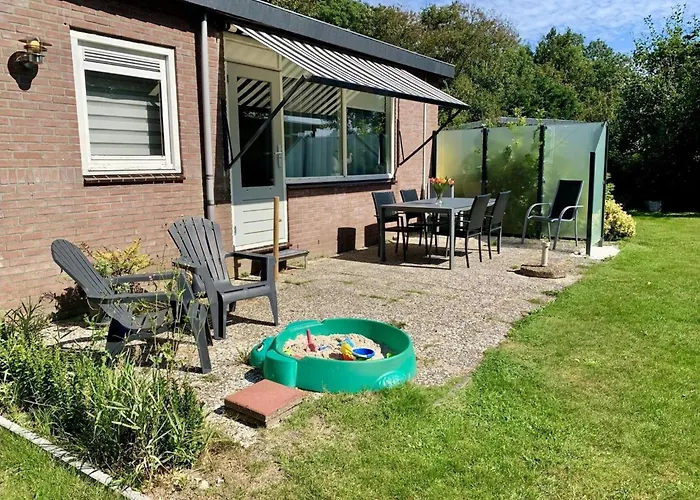 Feriehus 3 Bedrooms, 5 Beds, Beautiful Garden