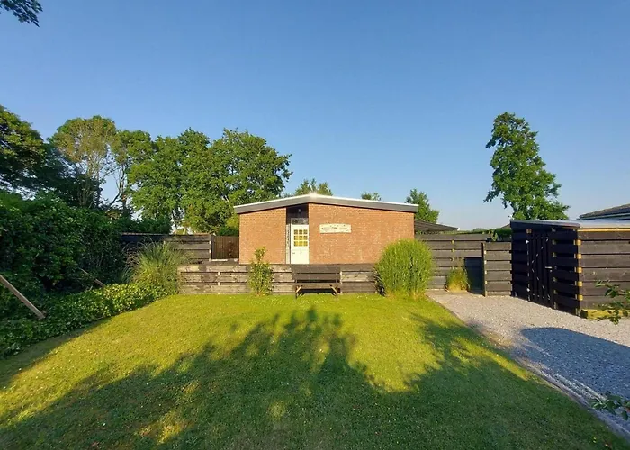 3 Bedrooms, 5 Beds, Beautiful Garden Дом отдыха *