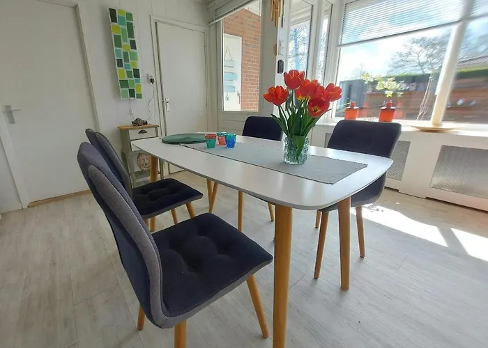 3 Bedrooms, 5 Beds, Beautiful Garden Prázdninový dům Sint Maartensvlotbrug