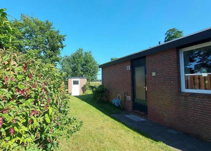 3 Bedrooms, 5 Beds, Beautiful Garden Feriehus