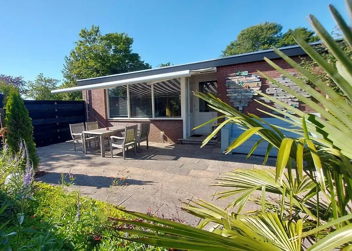 3 Bedrooms, 5 Beds, Beautiful Garden *