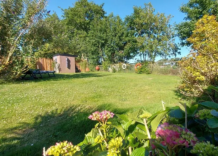 3 Bedrooms, 5 Beds, Beautiful Garden Feriehus *