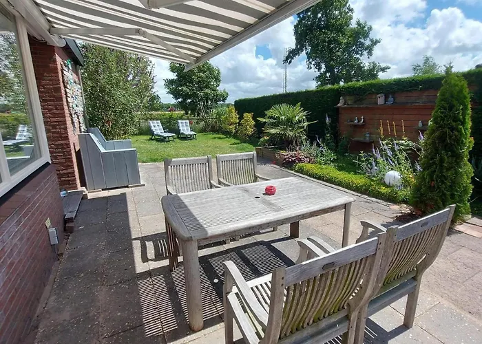 3 Bedrooms, 5 Beds, Beautiful Garden Sint Maartensvlotbrug