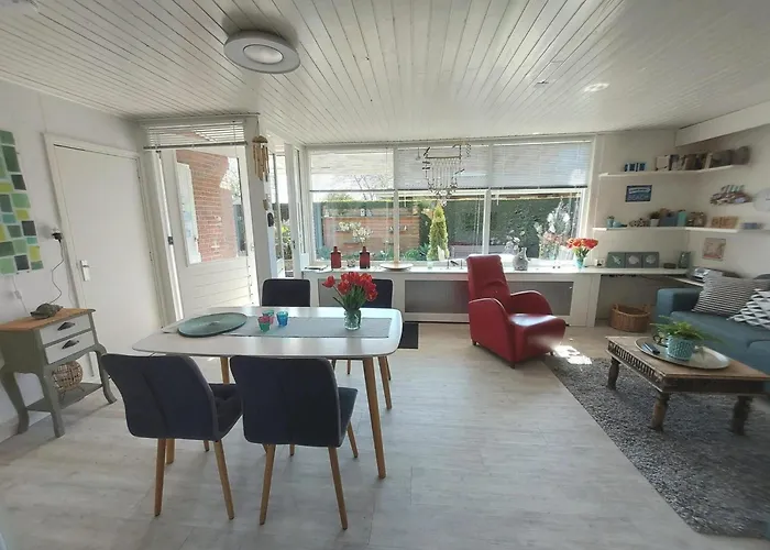 Feriehus 3 Bedrooms, 5 Beds, Beautiful Garden