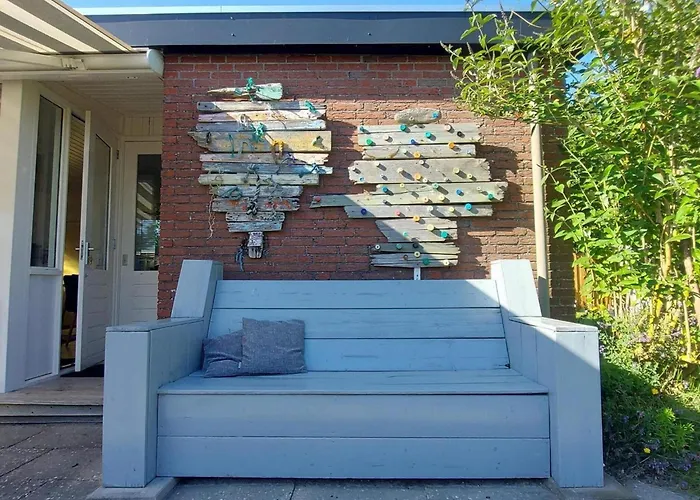 3 Bedrooms, 5 Beds, Beautiful Garden Feriehus