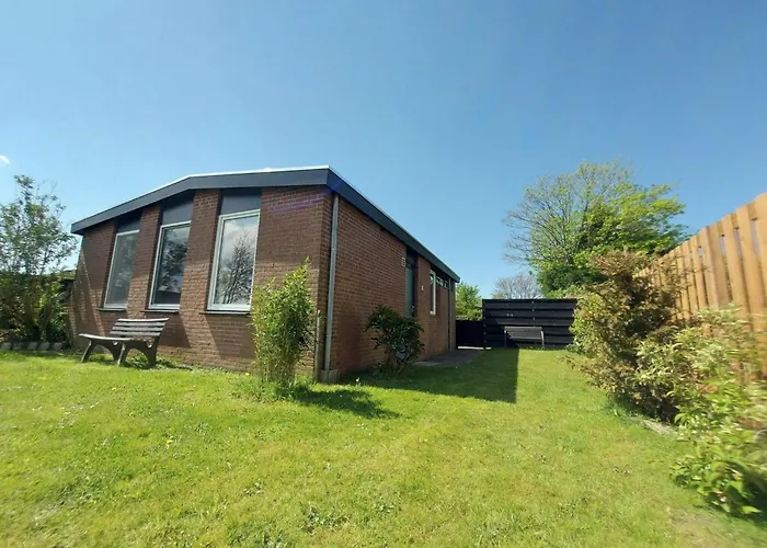 3 Bedrooms, 5 Beds, Beautiful Garden Feriehus *